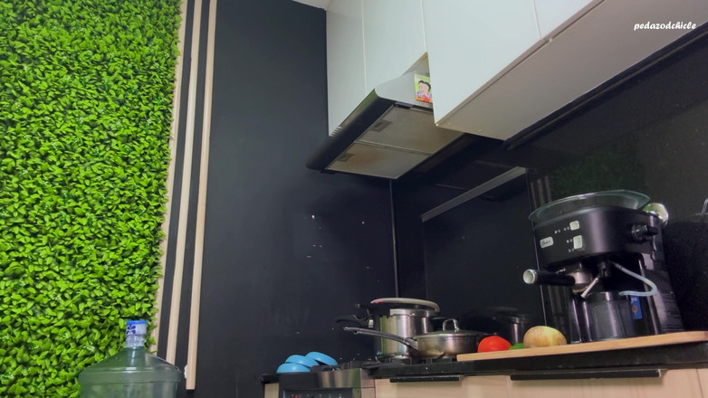 Pedazodchicle: The Giantess Bullies You and Get You with Her Buttcrack