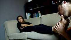 Czech Soles - foot fetish content: Adorando los pies de la esposa ignorante