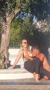 Lo yoga e il sesso all'aperto di selena