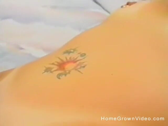Homegrown Lesbian: Tara stříká po orálu