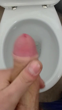 Batang besar remaja dengan pancutan mani yang besar dan kucap