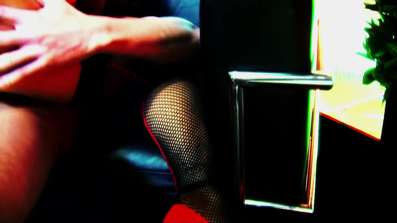 FapFlare: Melissa Black и Kyla Kraft трахают в задницу и делятся спермой в хардкорном групповом сексе