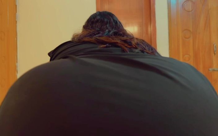 Aria Mia: В полуночный свет и моя горячая мачеха хочет траха от меня,... H Ее большие сиськи и она скачет на моем члене после того, как пососала мой член