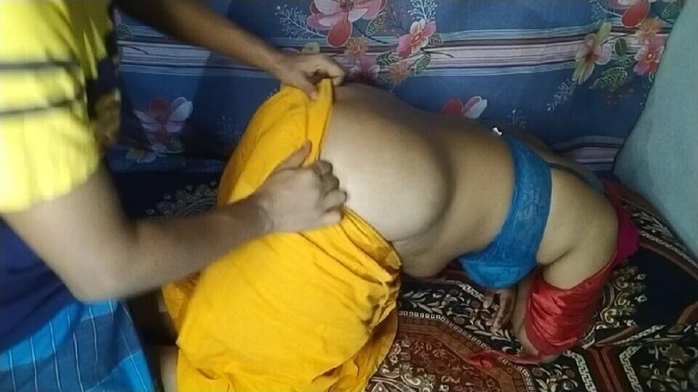 Hot_wife999: L'arrapante sorellastra trascorre una notte con la stretta del fratellastro