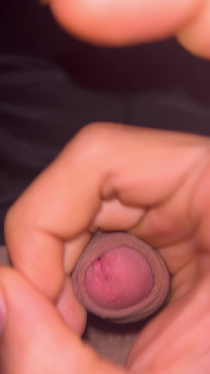Quan Vietnam 18: Un garçon solitaire dans une chambre noire puis excité