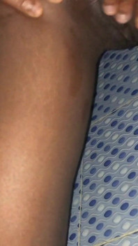 Sexy africana negra provocando buceta molhada na sua cara vista do banheiro de dança sexy de Bellow