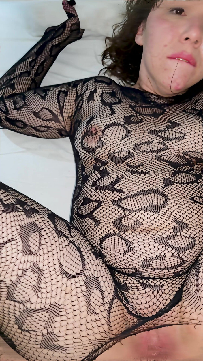 Pleyade07: She Sucks My Feet to Earn the Right for Me...