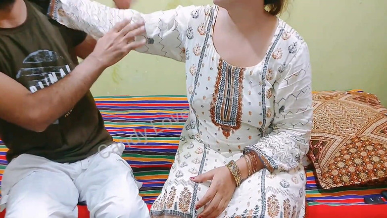 Pakistani CoupleX: Matrigna scopata in culo rotondo perfetto audio hindi