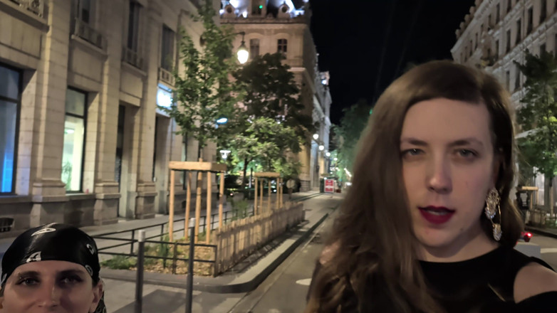 Trans dominatrix Gabrielle L: Ci blocchiamo nell'ascensore prima di andare a una festa per...
