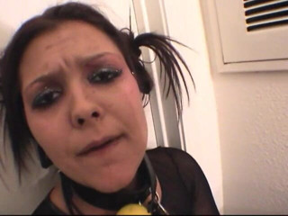 Spungy Gunk Films: Prsatá brunetka bondage d a roubíky koulí