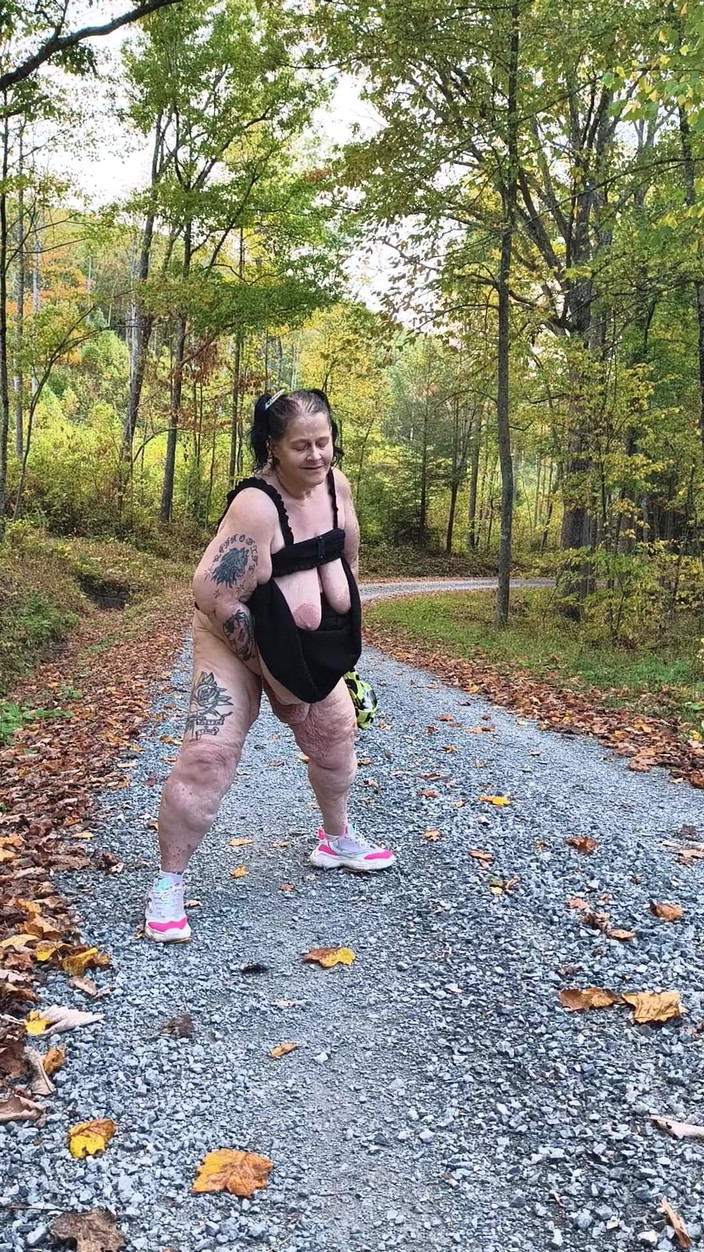 HerculesnVENUS: Pelacur jalanan ini muncrat di jalan pedesaan sampai banjir