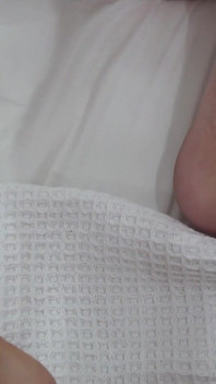 Hotwife leckt, verehrt und erhält anal