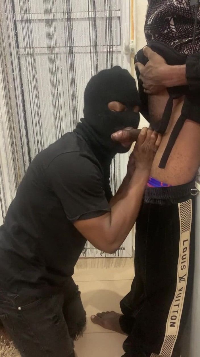 Enigmatic Buoy: Geile hetero twink smeekt om een pijpbeurt.