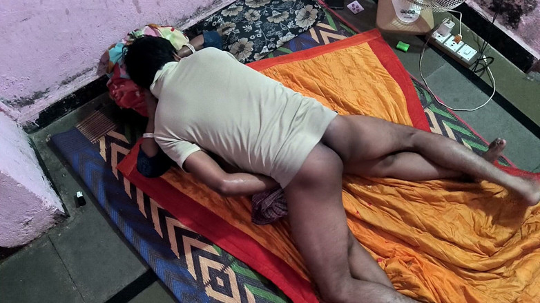 Amarjit2526: Recém-casada, a indiana mais gostosa fodendo com o meio-irmão mais...