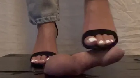 топчет пенис ногами  Trample Them Balls: Топтание Члена На Высоком Каблуке И Пытка Яиц | Faphouse