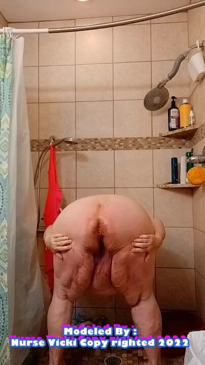 BBW nurse Vicki adventures with friends: Pis se exhibe