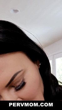 Kupalı evli kadın Jasmine Jae Sky üvey oğlunun döl çöplüğüne dönüşüyor