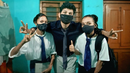 Hot_Monika: Veri amici del college preeti e ishu scopano con il...