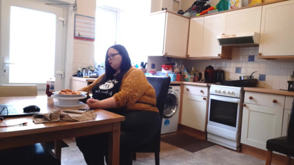 SSBBWLadyBrads: Bbw ssbbw eetscène fanfiction varken in een schort