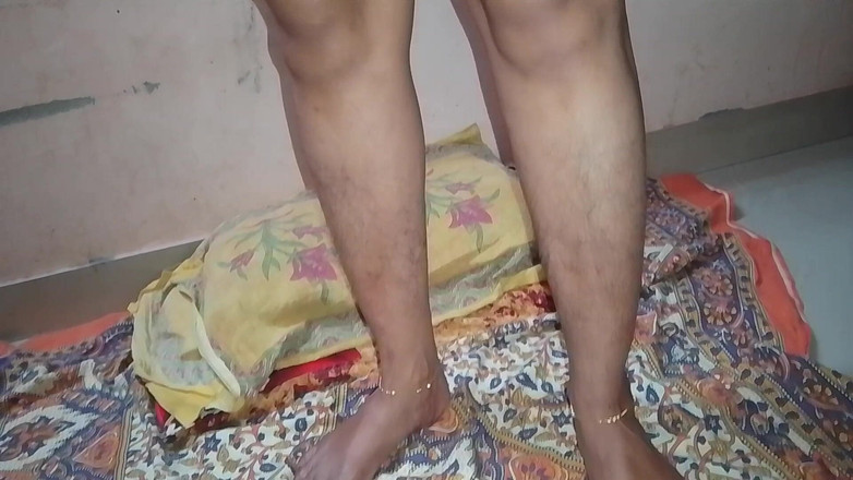 LEGSCOUPLE12: Gadis kampung India menunjuk-nunjukkan badan bogelnya di hadapan teman lelakinya