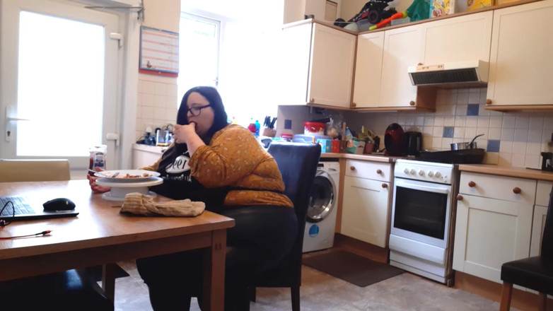 SSBBWLadyBrads: สาวอวบ SSBBW แฟนตาซีแฟนฟิคชั่น กินอาหารแล้วตัวโตขึ้น