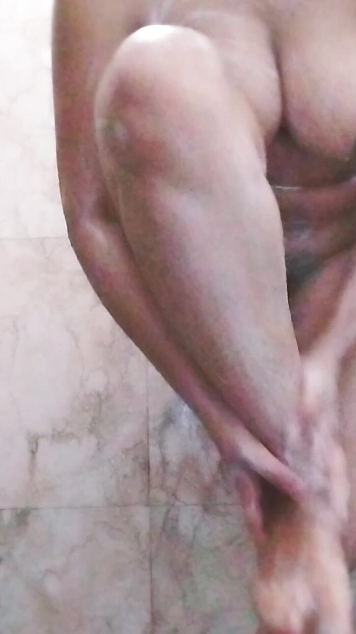 Riyathakur: 大学の休み後にガールフレンドを部屋に連れて行った