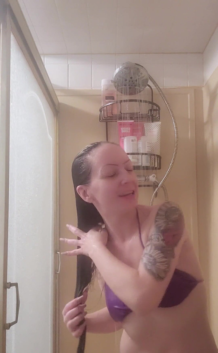 Raven Willow: For All My Hair Lovers Watch as I Wash It...