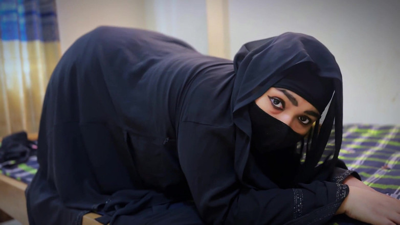 Aria Mia: 집에서 혼자 배다른 아들에게 섹스를 당하는 거유와 거유 새엄마