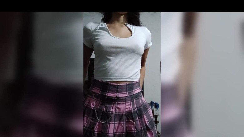 HomemadeTeenhot18: Teens18+ manda un video delle sue tette al suo insegnante...