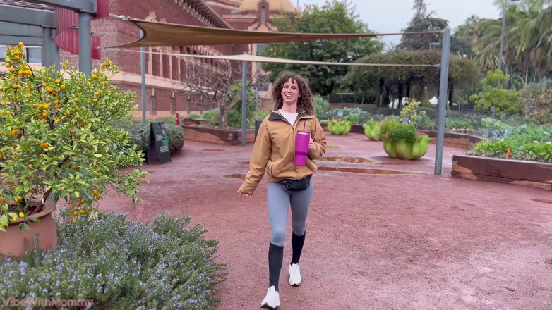 VibeWithMommy: Sbagliata missy scopa una studentessa a caso in gita al...