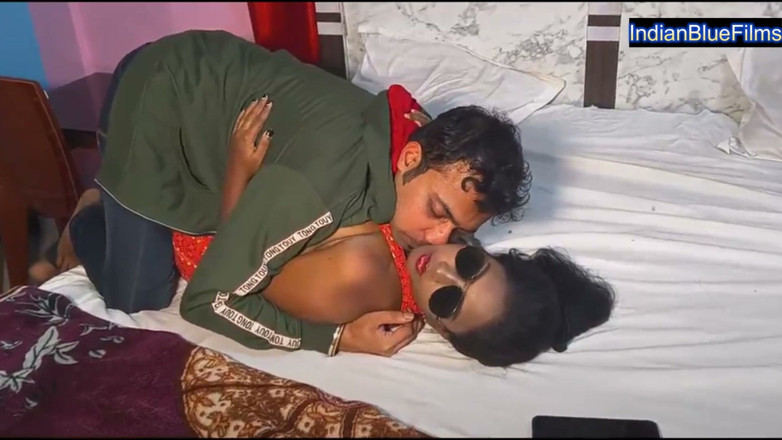 IndianBlueFilms: Demi-sœur
