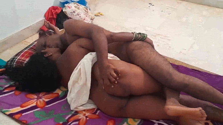 Desi palace: Video porno di una zia indiana calda