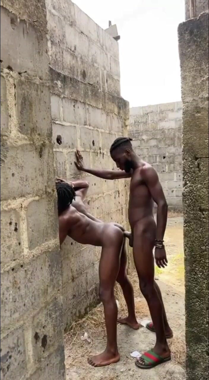 Sweetass132: Большие Хуи Могут Заставить Трахнуть Дно В Любом Месте, Поэтому Мы Сделали Это На Незавершенной Строительной Площадке