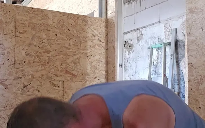 Chris_snoopy_91: A Hot Day on the Construction Site Part 2/9 Fingering, Dildo...