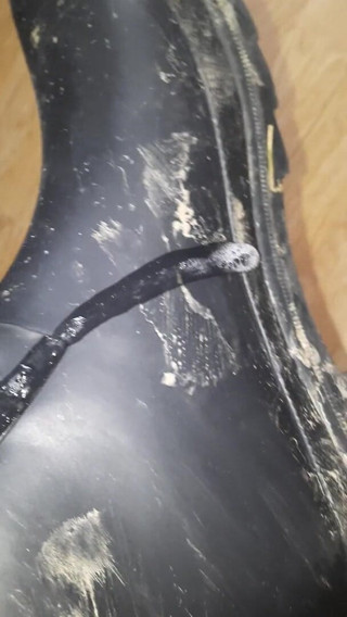 SinDee: Dirty rubberboots with leatherpants
