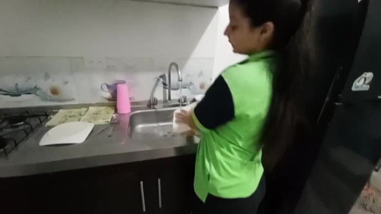 mackencie29: La calda cameriera mi aspetta in cucina - la mia cameriera...