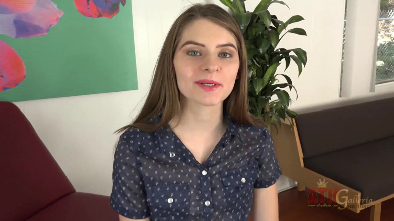 ATKIngdom Fans: Entrevista e striptease com Alice March