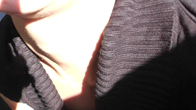 Popp Sylvie: Blowjob at the truckstop - outdoor alert
