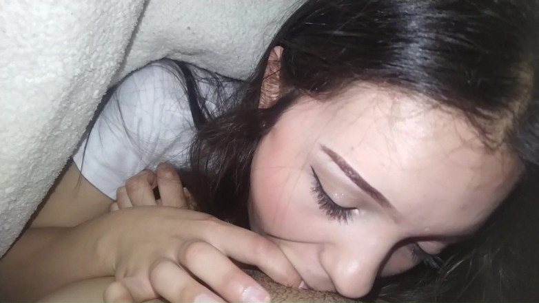 MASSIMO Y ENZO: Beautiful Teen Giving a Deep Blowjob to a Good Cock...