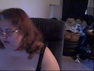 BBW nurse Vicki adventures with friends: Cam show tančí a svléká se plus smích, mluví s...