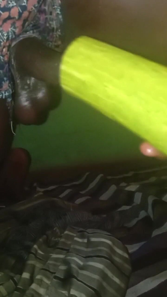 Badman4606: James Brown uwielbia pieprzyć swoje ogórkowe zabawki erotyczne