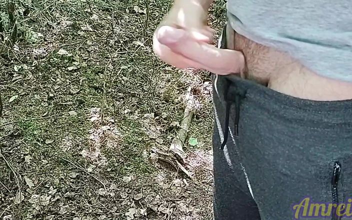 Amreis: Hard aftrekken in het bos. Kloppend en veel sperma