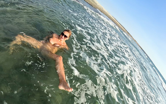 Lina Mila: Vild utomhus extrem?! Amatör våg orgasm mitt i havet!