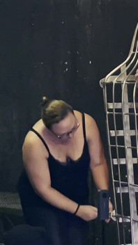 Dominatrix Mistress April - Tiga Hamba Dengan Satu Cambuk Bahagian Lima