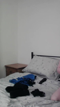 穿着空姐服装的妻子在直播中