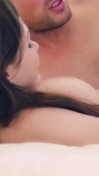 Jolis petits playthings doux - ces salopes jouent avec une bite n ° 1
