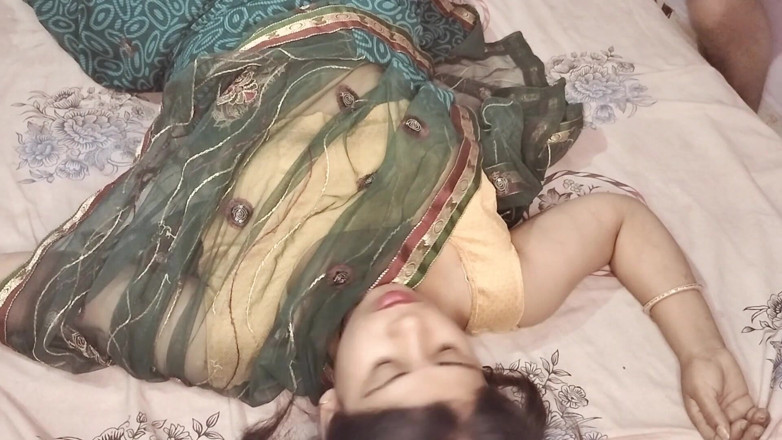 Sexy Girlfriend Girl: Tight Pussy Desi Bhabhi in Saree Fucked Hard by Devar...