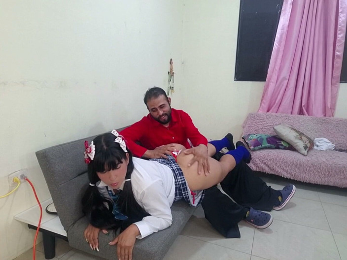 Lady: Estoy follando a mi hermosa, tetona y gran hijastra de...
