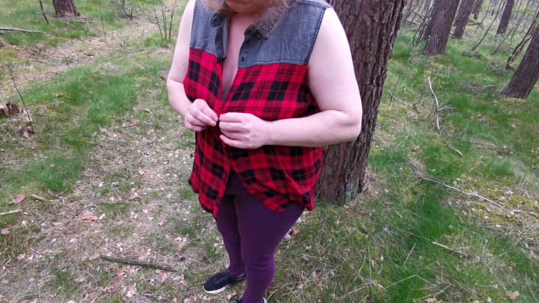 Bouncy Tits Action: Elle branle ses seins