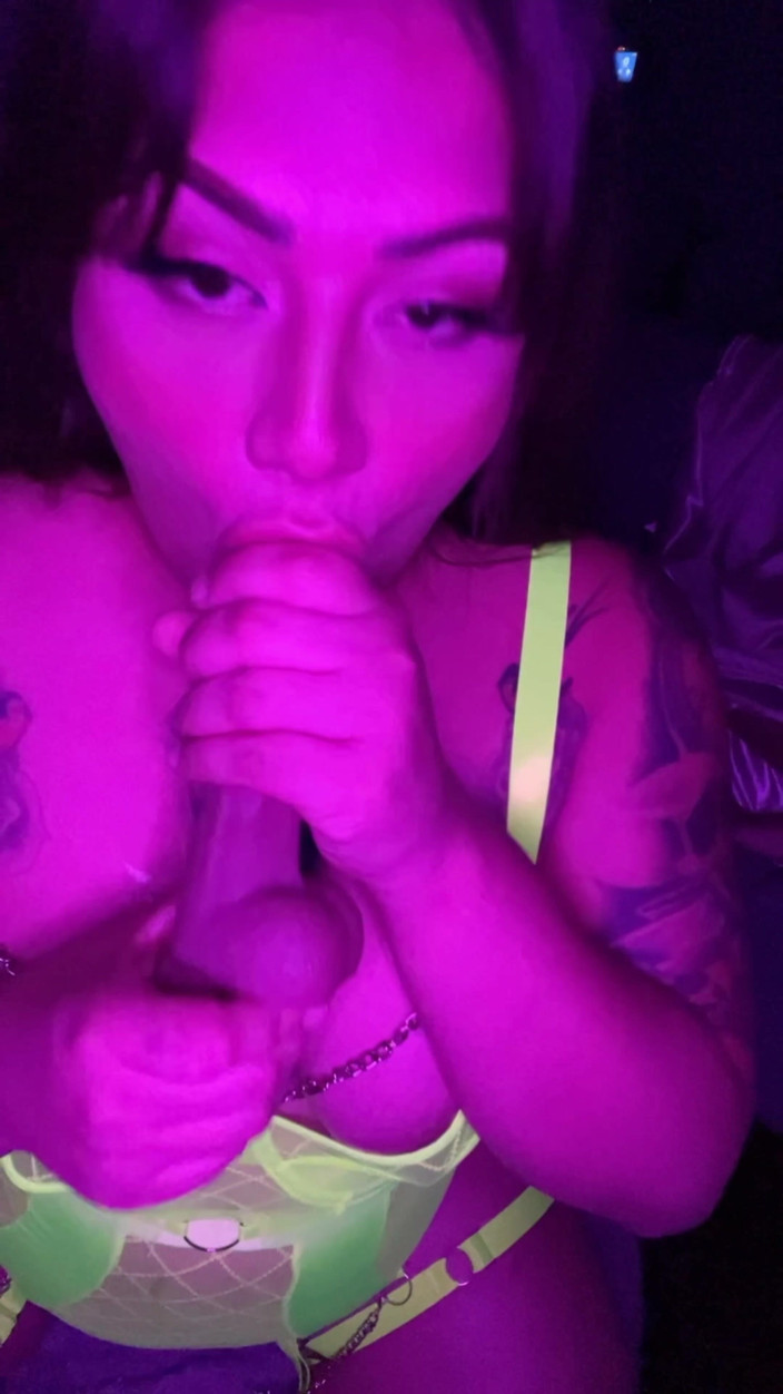 Phoenix Cali: Aku suka banget crot di mulutku